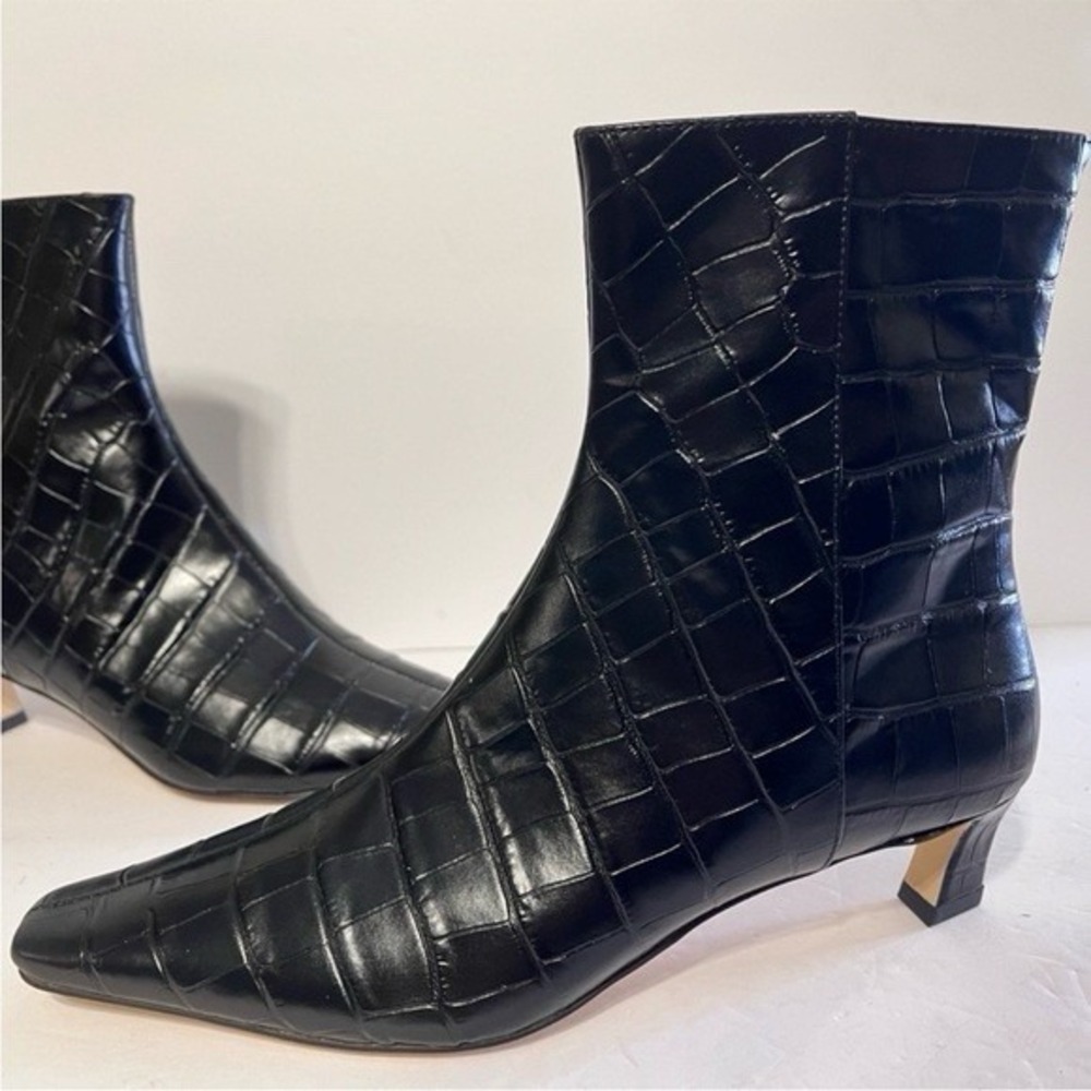 NWOB Michael Kors Cosmo Croc Embossed Kitten Leather‎ Boots Womens 6 Black - Picture 4 of 13